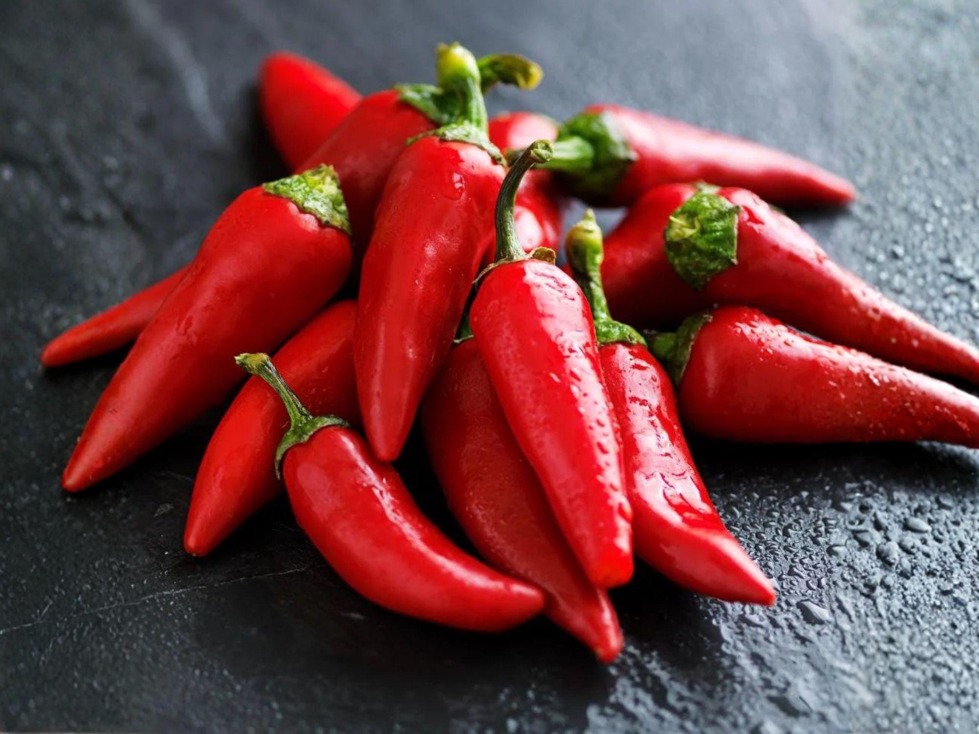 Fresno Chile Pepper Seeds – 25 Heirloom Hot Vegetable Seeds – Medium Heat, Bright Red, Fruity Flavor, Capsicum annuum