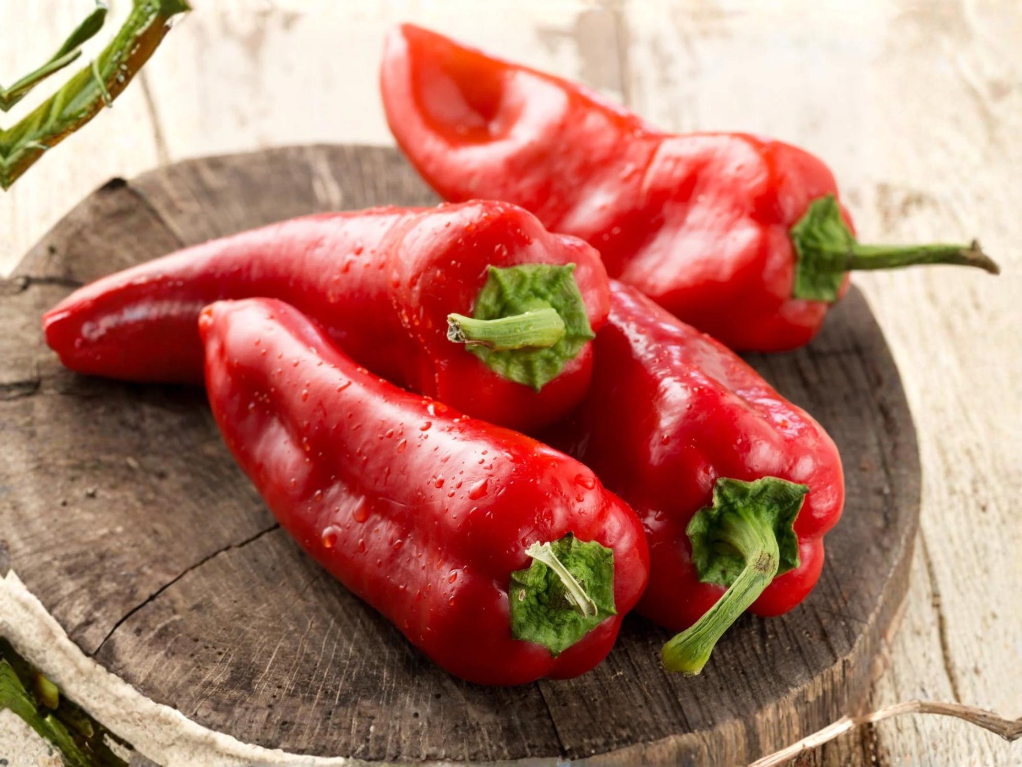Giant Marconi Red Sweet Pepper Seeds – Italian Heirloom, Long Thick-Walled, Roasting, Frying, Stuffing, 25 Seeds