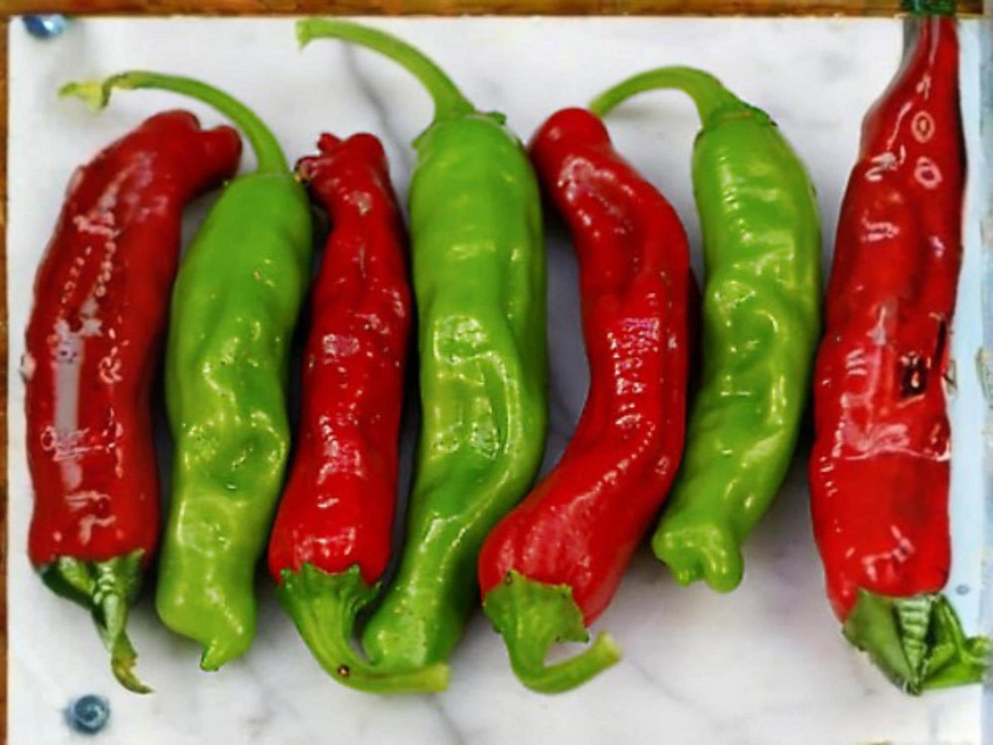 Shishito Oriental Japanese Hot Pepper Seeds – Mild Heat Heirloom Vegetable for Garden or Container Growing, 25 Seeds
