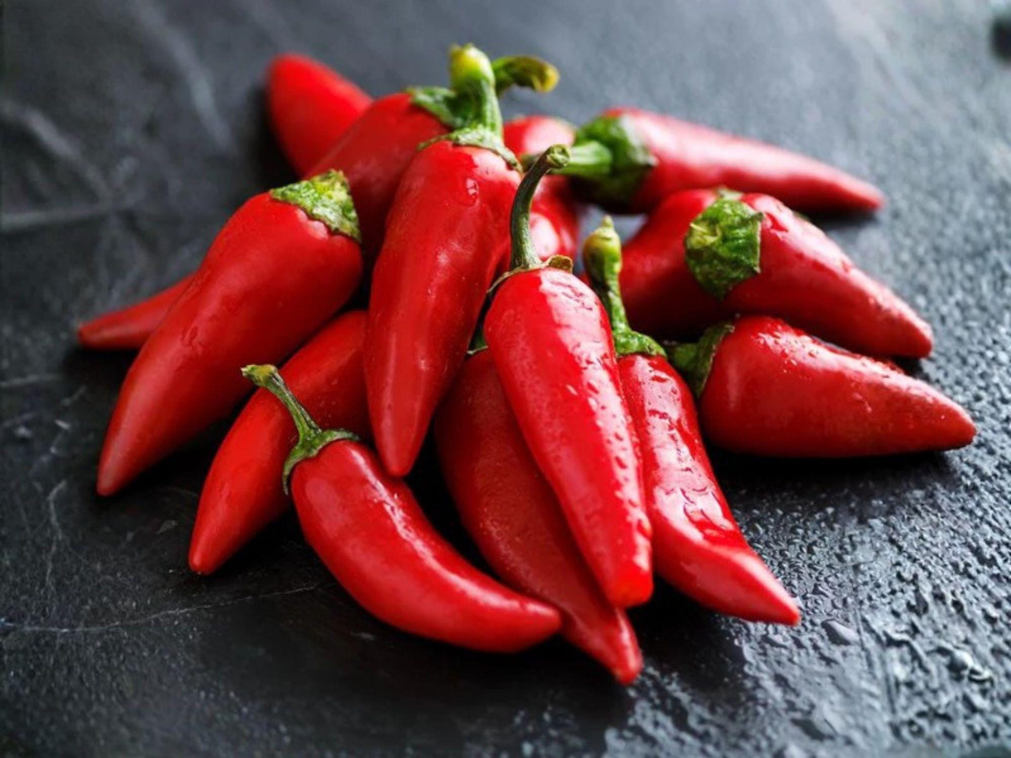 Fresno Chili Pepper Seeds – 25 Hot Red Garden Seeds – Conical, Medium Heat, Fruity Flavor – Capsicum annuum