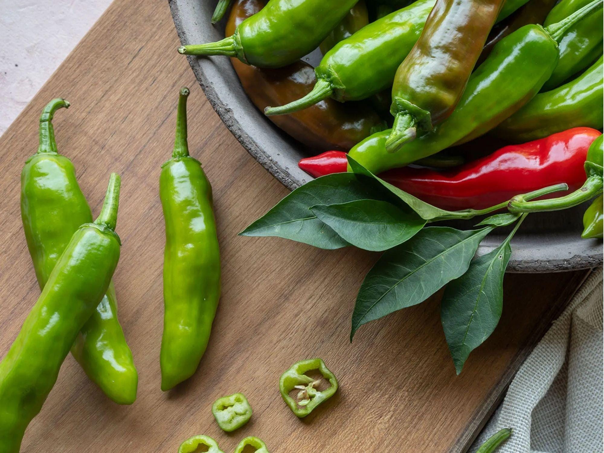 Pepperoncini Seeds – 25 Count, Mild Italian Pickling Pepper, Capsicum annuum, for Garden, Container, or Raised Bed Planting