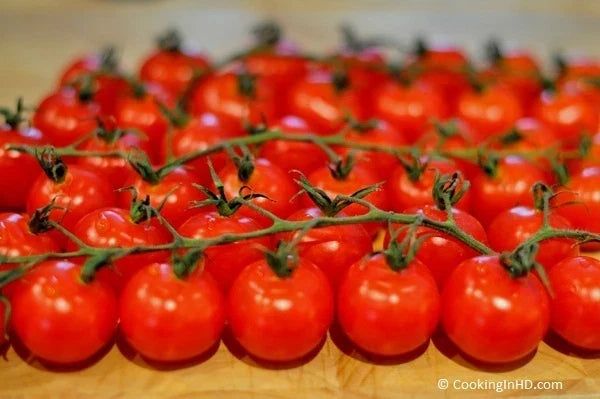 Large Cherry Tomato Seeds – Solanum lycopersicum – Antioxidant-Rich, Juicy Fruit, 25 Seeds for Home Garden, Organic, Disease-Resistant