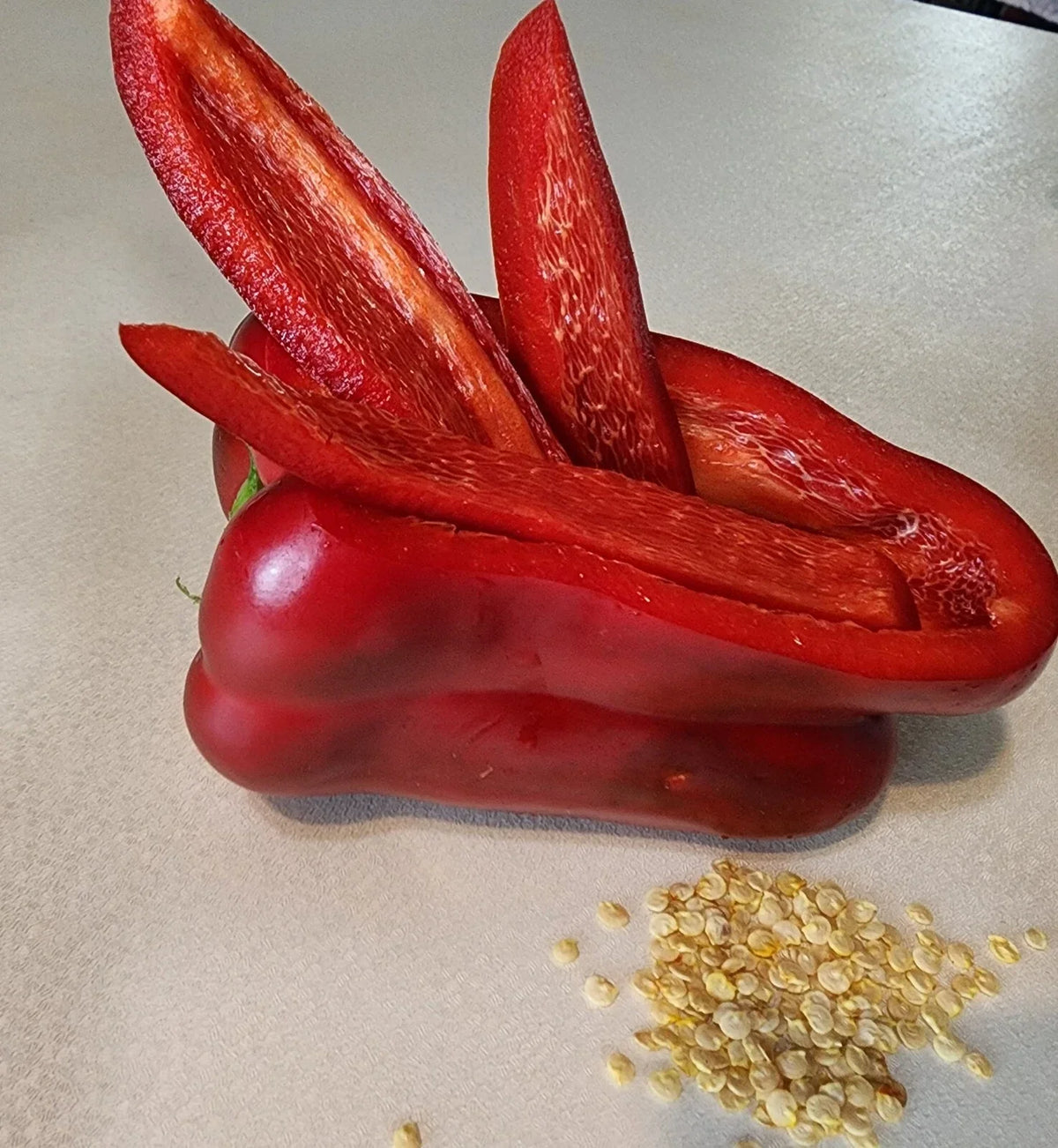 Sweet Red Bell Pepper Seeds, Heirloom, Non-GMO, 100 Count, Capsicum annuum, Juicy, Crunchy, Full Sun, Garden or Container